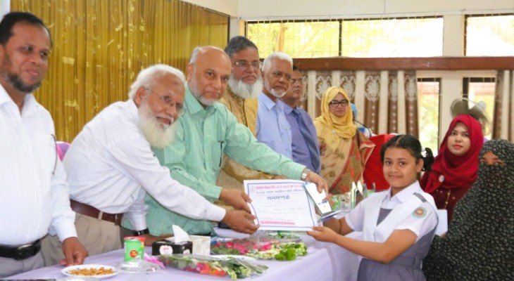 বাকৃবিতে কিন্ডারগার্টেন ফাউন্ডেশনের বৃত্তি পেল ২২ শিক্ষার্থী